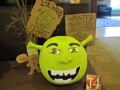 Pumpkin Decorating Idea: Shrek Shrek Pumpkin Painting, Shrek Pumpkin Carving, Shrek Pumpkin, Shrek Christmas, Potato People, Pumpkin Carving Stencils, Carving Stencils, Red Ribbon Week, Pumpkin Painting Ideas