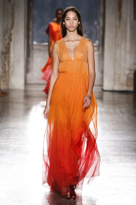 Alberta Ferretti Limited Edition Fall 2018 Couture Collection - Vogue Yasmin Wijnaldum, Collection Couture, Vogue Russia, Couture Runway, Couture Gowns, Alberta Ferretti, Orange Fashion, Fashion Show Collection, Fall 2018