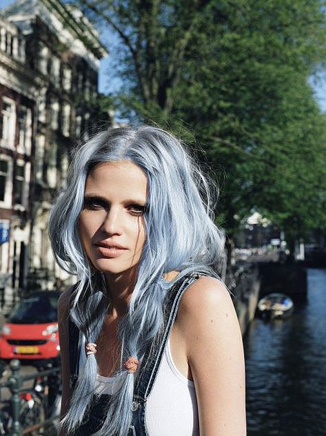 Hair Color For Brunettes Short, Silver Blue Hair, Blue Hair Dark, Dark Ombre Hair, Pastel Blue Hair, Dark Ombre, Light Blue Hair, Dip Dye Hair, Colourful Hair