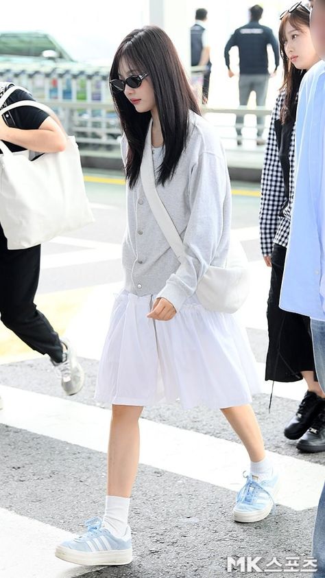 Fansign Outfit, Aespa Fashion, Airport Outfit Summer, Airport Fashion Kpop, Female Clothes Outfits, Idol Fashion, Ning Yizhuo, Everyday Fashion Outfits, Airport Fashion