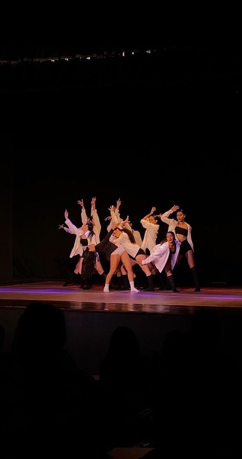 Dance Presentation Background, Dance On Stage Aesthetic, Back Up Dancer Aesthetic, Dance Jazz Aesthetic, New York Dance Aesthetic, Dance Company Aesthetic, Dance Training Aesthetic, Danza Moderna Aesthetic, Dance Major Aesthetic