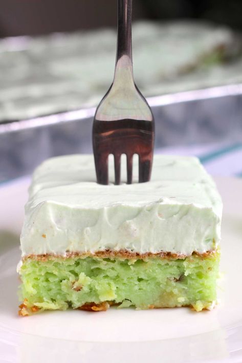 Pistachio Pineapple Cake, Pineapple Delight, Angel Food Cake Mix Recipes, Pistachio Pudding, Pistachio Cake, 12 Tomatoes, Pineapple Cake, 9x13 Baking Dish, Pudding Cake