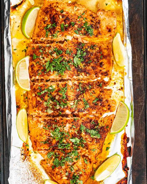 This Cilantro Lime Salmon is a super fresh, lean, low calorie dinner perfect for any night of the week. Best of all it's ready in only 30 minutes! #cilantro #lime #salmon #recipe Lime Salmon Recipes, Low Calorie Dinner, Chili Lime Salmon, Cilantro Lime Salmon, Haddock Recipes, Recipes Fish, Filipino Recipe, Lime Salmon, Pan Fried Salmon