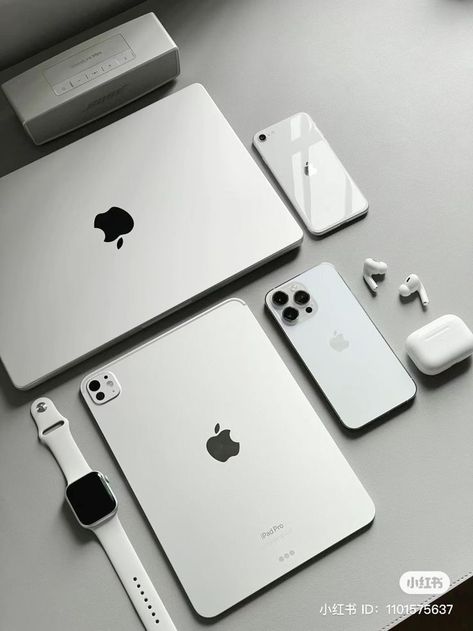 Modern Gadgets Technology, Apple Products Vision Board, Macbook And Iphone Aesthetic, Apple Things Aesthetic, New Apple Products Aesthetic, Apple Technology Aesthetic, Apple Gadgets Aesthetic, Apple Accessories Aesthetic, Iphone Ipad Macbook Aesthetic