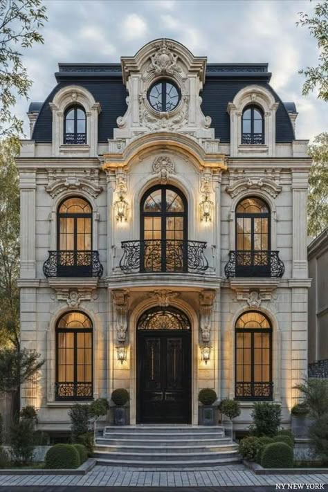 The soul of elegance. Nice Mansion, Belleville Paris, Classic Mansion, French Mansion, French Country Homes, French Chateau Style, Coral Gables Florida, Townhouse Exterior, French Homes