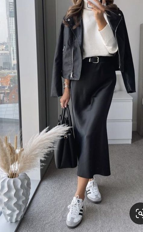 Ikea Shopping Outfit, Black Midi Skirt Outfit Classy, Satin Skirt With Sneakers, Zara Skirt Outfit, Black Satin Midi Skirt Outfit, Denim Skirt Ideas, Styling A Skirt, Satin Midi Skirt Outfit, Zara Black Skirt