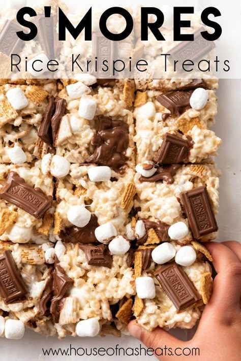 Aesthetic Rice Crispy Treats, Rice Krispie Treats Gift Ideas, Flavor Rice Krispie Treats, Rice Krispie Topping Ideas, Different Rice Krispie Treats Recipe, S'mores Rice Krispie Treats, Cookie Dough Rice Krispie Treats, Birthday Rice Krispie Treats Ideas, S’mores Rice Krispie Treats Recipe