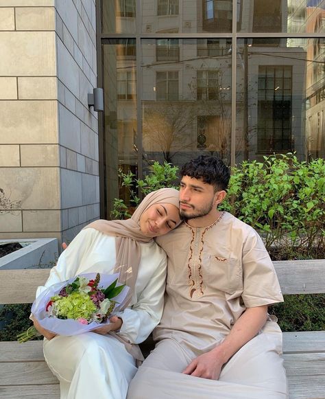 Muslim Couple Outfit, Culture Aesthetic, Islam Marriage, Couple Fits, Muslim Couple Photography, Cute Couple Outfits, Marriage Goals, Love In Islam, Cute Muslim Couples