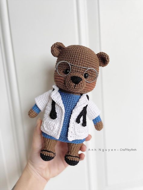 Crochet Knowledge, Teddy Bear Amigurumi, Amigurumi Teddy Bear, Crochet Pattern Instructions, Points Plus, Bear Amigurumi, Basic Stitches, Teddy Bear Toys, Crochet Teddy