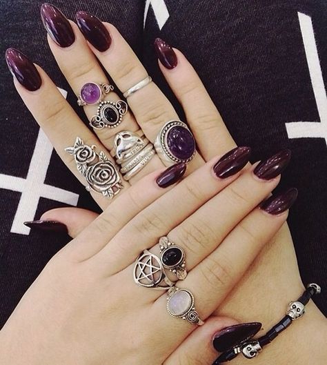 ❤ Dark Nail Polish, Moda Hippie, Nail Polish Trends, Nail Ring, Dark Nails, Gothic Rings, Nail Varnish, Soft Grunge