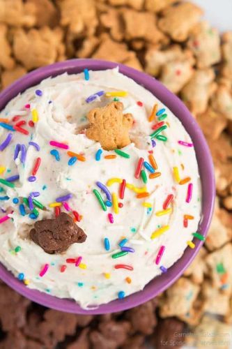 19 Iconic '90s Recipes You Need To Revisit Now - Page 9 Dunkaroo Dip, Cinnamon Snack, Rainbow Cheesecake, 90s Food, Dinner Party Themes, Sweet Dips, Dinner Party Menu, 90s Party, Dessert Dips