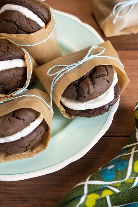 Classic Whoopie Pies, Whoopi’s Pie Recipe, Whoopi’s Pie Filling, Peanut Butter Whoopie Pie Filling, Whoopi’s Pies, Whoopie Pies From Box Cake, Maine Whoopie Pie Recipe, Gobs Recipe, Whoopi Pies