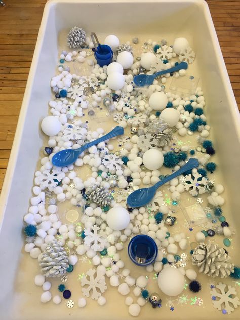 Eyfs Winter Craft, December Provocations Kindergarten, Winter Classroom Theme Ideas, January Sensory Table, Winter Sensory Table Ideas For Toddlers, Snowflake Provocation, Winter Flisat Table, January Reggio Activities, Winter Table Activities Preschool