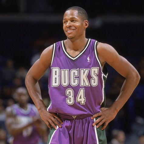 Was this the 1st time Ray Allen has been back to Milwaukee not as an opponent but as… The post Ray Allen Back Home appeared first on Raw Chili. George Karl, Ray Allen, Class Of 2018, Milwaukee Bucks, Nba Teams, Play Ball, Nba Players, Nba Basketball, Chicago Bulls