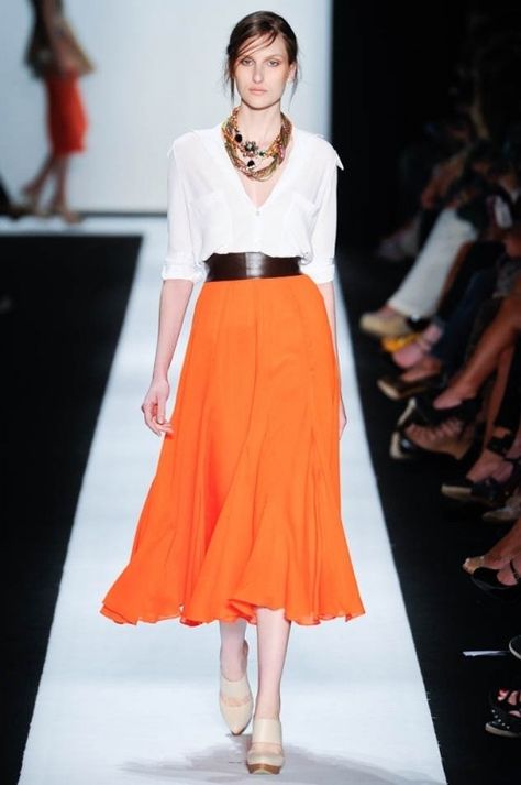 Grown Style, Orange Midi Skirt, Interesting Fashion, Fashion Statements, Maxi Skirts, Feminine Outfit, Classic Outfits, Orange Dress, Work Attire