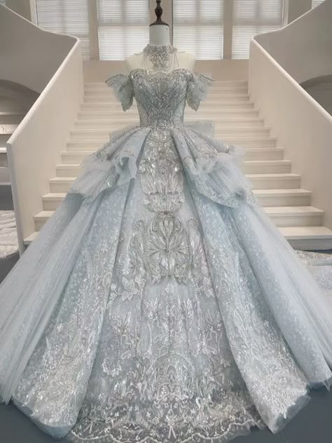 Quinceanera Themes Dresses, Luxury Wedding Dresses, Pretty Quinceanera Dresses, Quinceanera Themes, Quince Dress, Lace Ball Gowns, Princess Ball Gowns, Wedding Dresses Beaded, Quince Ideas