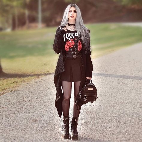 Steampunk Fashion Everyday, Goth Girl Costume, Goth Girl Outfits, Dayana Crunk, Goth Girl Fashion, Goth Girl Aesthetic, Steampunk Fashion Women, Blonde Goth, Outfit Dark