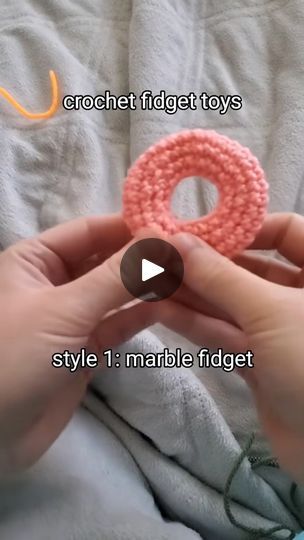 Crochet Marble Fidget Pattern Free, Crochet Marble Fidget, Fidget Crochet, Marble Fidget, Crochet Fidget Toys, Crochet Mobius, Calming Crafts, Fidgets Diy, Fiddle Toys