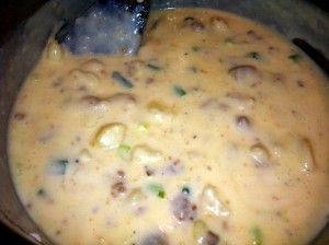 Potato meatloaf soup: delicious AND it's made with leftovers Leftover Meatloaf Soup, Meatloaf Soup, Leftover Meatloaf, Grandma's Recipes, Leftovers Soup, Quick And Easy Soup, Chili Soup, Savory Soups, Grandmas Recipes