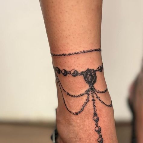 Shelton Stewart on Instagram: "Anklet/tattoo collab with @lunadesangre — She designed this beautiful anklet for her most recent drop and I made it a permanent piece of her tattoo collection!  — This project was a reminder of how inspiring and collaborative a custom tattoo can be— It can also be a way to document objects or ideas that are special to you! Making this with @amish.mom was something I’ll always cherish <3" Anklet Tattoo, Her Tattoo, Necklace Tattoo, Anklet Tattoos, Tattoo Collection, Beautiful Anklet, Custom Tattoo, Tattoo Inspo, I Made It