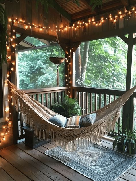 Boho Sunroom Designs: Hammock and Fairy Lights Screened In Porch Hammock, Dream Sunroom, Sunroom Bedroom, Ornate Rug, Boho Sunroom, Boho Porch, Cozy Sunroom, Small Sunroom, Boho Style Interior