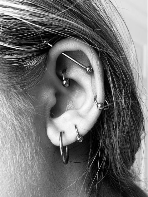 Industrial Piercing Rings, Ear Piercings With Industrial, Industrial And Helix Piercing, Faux Industrial Piercing, Ear Aesthetic, Earring Aesthetic, Business Baby, Forward Helix, Industrial Piercing