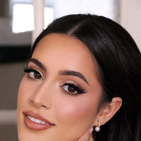 Bridal Make Up Olive Skin, Olive Skin Eye Makeup, Summer Bride Makeup Brown Eyes, Make Up For Latina, Make Up For Olive Skin And Brown Eyes, Latina Bride Makeup, Soft Glam Wedding Makeup Brides Brown Eyes, Wedding Makeup Brown Skin, Subtle Makeup Looks For Wedding