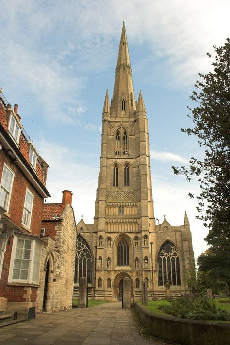 Grantham England, Cheesecake Wedding, Sir Isaac Newton, Belton House, Lincolnshire England, Country Churches, British Architecture, Isaac Newton, Country Church