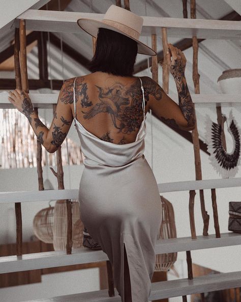 Love a good back detail. @oneteaspoon_” • Aug 23, 2018 at 11:45am UT Dr Tattoo, Woman With Tattoos, Back Tattoo Women, Piercing Tattoo, Beautiful Tattoos, Looks Style, Inked Girls, Inspirational Tattoos, Back Tattoo