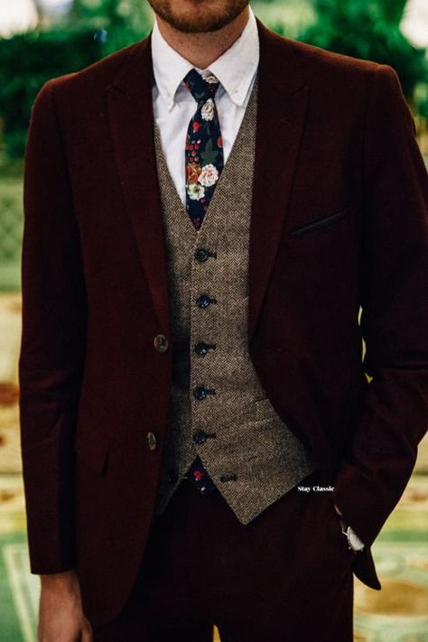 a vintage look with a burgundy velvet suit, a beige tweed waistcoat and a moody floral tie Vintage Wedding Suits, Maroon Suit, Mens Wedding Attire, Groom Wedding Attire, Rustic Vintage Wedding, Burgundy Suit, Wedding Suits Groom, Suit Ideas, Groomsmen Suits