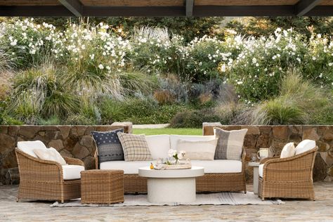 How To Style Your Outdoor Living Space - Studio McGee Studio Mcgee Outdoor, Home Inspiration Exterior, Round Entryway, Modern Cottage Garden, Hilltop Estate, Mcgee Home, Outdoor Lounge Area, Best White Paint, Kitchen Studio