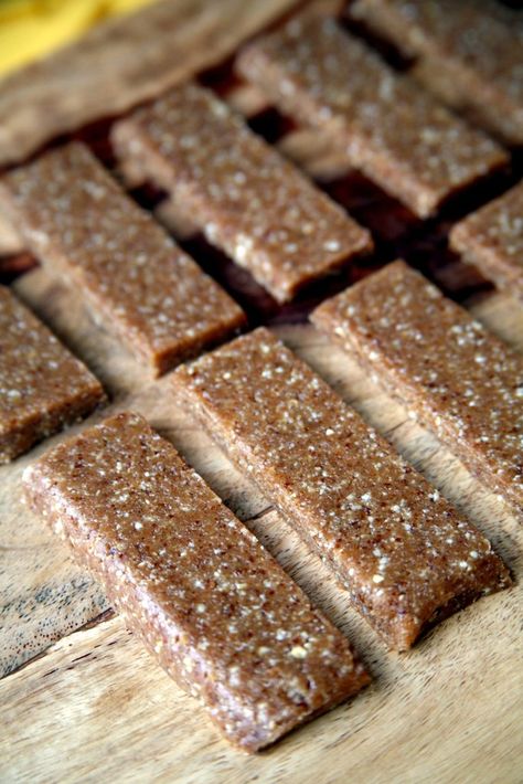 Lara Bar Recipe, Lara Bars Recipe, Homemade Larabars, Homemade Bars, Whole 30 Dessert, Fruit And Nut Bars, Pumpkin Pie Bars, Lara Bars, Pie Flavors