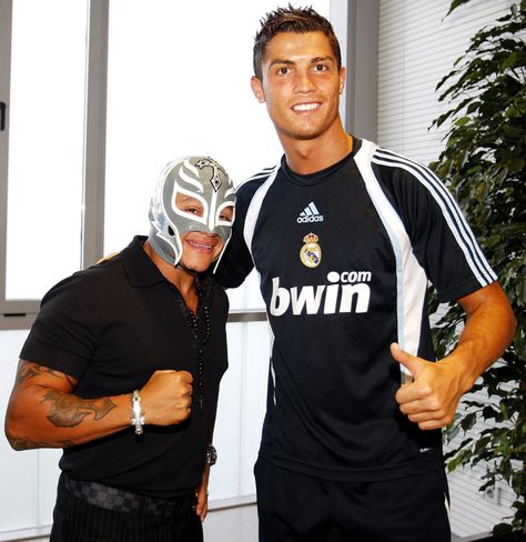 ray mysterio jr ronaldo Wwe Funny Pictures, Best Football Skills, Mysterio Wwe, Cristiano Jr, Fifa Ultimate Team, Cristiano Ronaldo Junior, Ronaldo Junior, Eddie Guerrero, Rey Mysterio