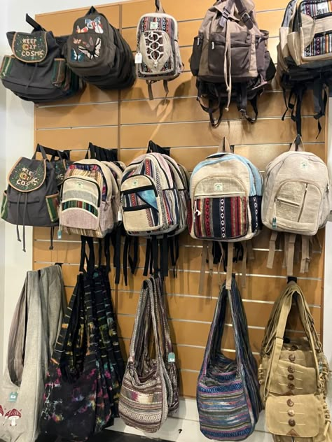 Hippie Backpack, Everyday Bag Essentials, Inside My Bag, Hippie Vibes, Granola Girl, Side Bags, Essential Bag, Hippie Outfits, Cute Bags