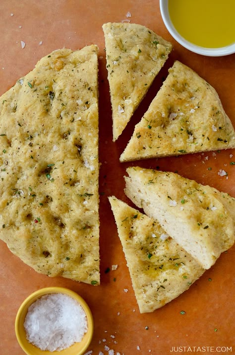 Four slices of Easy Homemade Focaccia (No Yeast) next to small bowls containing kosher salt and olive oil Yeastless Bread Recipes, Greek Yogurt Banana Bread, Yogurt Banana Bread, Homemade Focaccia Bread, Homemade Burger Buns, Bread Without Yeast, Homemade Focaccia, College Recipes, Foccacia Bread