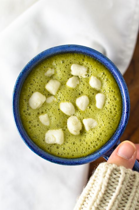 Green Hot Chocolate, Matcha Hot Chocolate, White Hot Chocolate Recipe, Hot Drinks Recipes, Liqueurs Recipes, Hot Chocolate Recipe, White Hot Chocolate, Delicious Drink Recipes, Sweet Meat