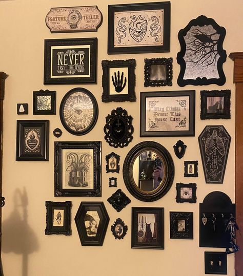 Gothic Photo Wall, Goth Collage Wall, Goth Victorian House, Gothic Gallery Wall Ideas, Gothic Decor Diy, Goth Home Aesthetic, Gothic Wall Gallery, Goth Diy Decor, Goth Gallery Wall Ideas