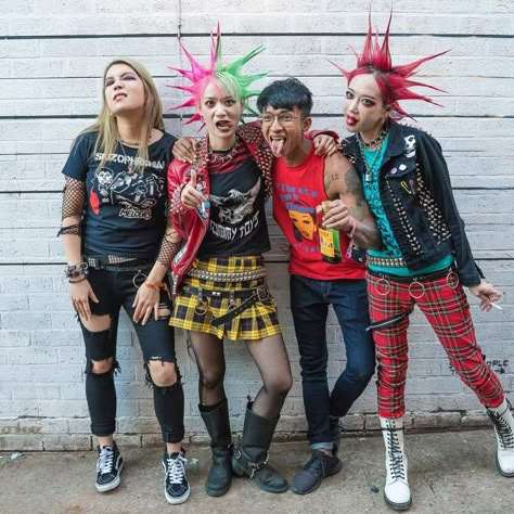 Neon Punk Fashion, Clown Punk, Punk Fashion Women, 80s Punk Fashion, Rocker Costume, Colorful Punk, Punk Ideas, Carnaval Outfit, Punk Fashion Diy