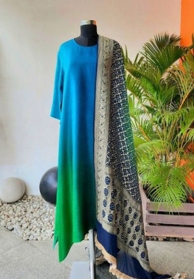 Shaded Kurta Designs Women, Dupatta Designs Ideas Color Combinations, Shaded Dupatta, Chiffon Blouses Designs, Silk Kurti Designs, Colour Combinations Fashion, Simple Kurta Designs, Designer Kurti Patterns, Tie Dye Fashion