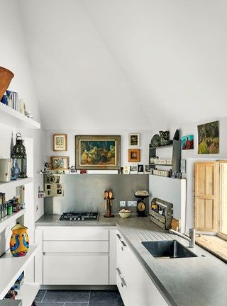 Oxfordshire House, Art In Kitchen, Burford Garden Company, Plain English Kitchen, Countertop Ideas, Galley Kitchens, Antique Sofa, Wooden Cabins, London House