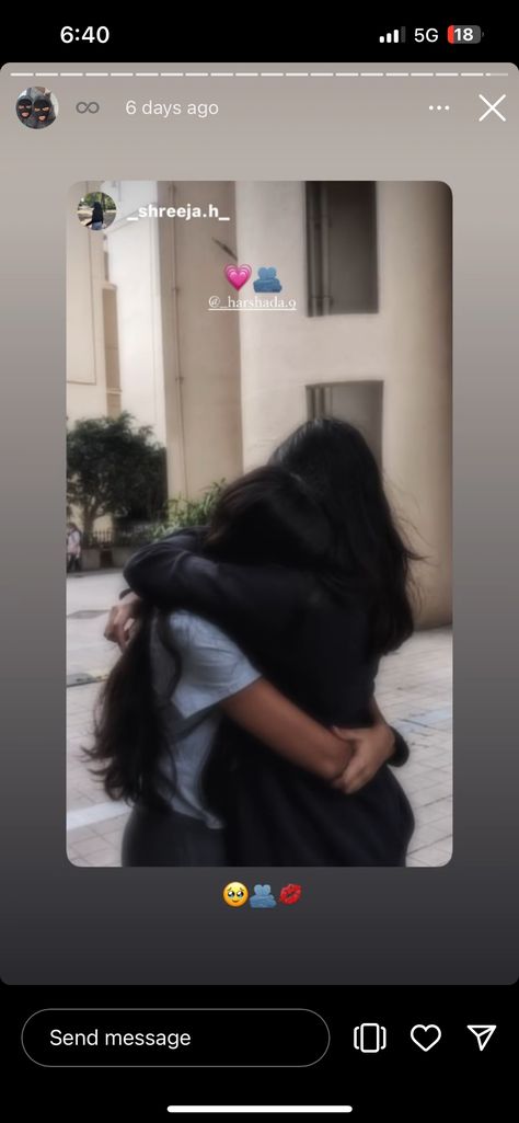 Bestie Story Instagram Ideas, Besties Insta Story Ideas, Bestie Insta Stories, Bff Insta Story, Selfie Ideas Poses Faces Snapchat, Bestie Poses, Hug Pose, Captions For Instagram Posts, Bff Poses