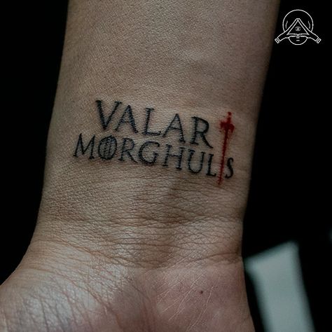 Valor Morghulis Tattoo, Game Of Thrones Tattoo Sleeve, Cross Tattoo On Wrist, Game Of Thrones Tattoo, Ariana Perfume, Samurai Tattoo Design, Geek Tattoo, Tattoos For Black Skin, Greek Tattoos