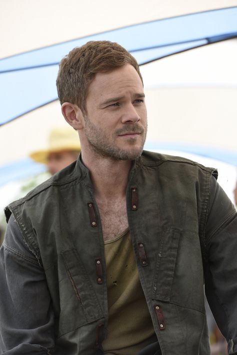 Well, Karma called and she said "Suck it" // I love Johnny!!!! (Aaron Ashmore on Killjoys) Killjoys Syfy, Aaron Ashmore, Shawn Ashmore, Warehouse 13, Canadian Boys, Sci Fi Shows, Actors Male, Feeling Hot, Weird Pictures