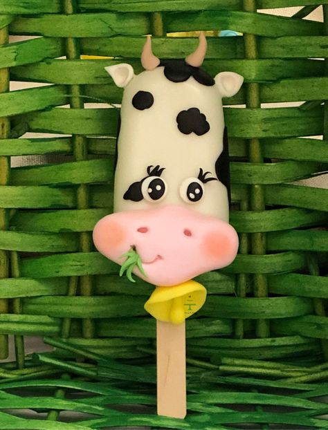 Cow Cakecicles, Cake Sicles, Cow Cupcakes, Chocolate Popsicles, Marshmallow Cake, Cake Pop Decorating, Chocolate Covered Fruit, Chocolate Covered Treats, Milk Cake