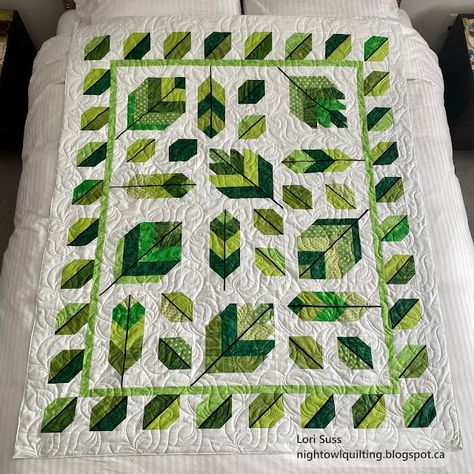 This wonderful springy quilt was made by Audrey. The pattern is called "A Walk in the Woods" by JB Quilt Designs. Leaves Quilt, Botanical Quilt, Forest Quilt Pattern, Plant Quilt, Cottagecore Quilt Pattern, Green Quilts, Green Quilts Ideas, Fancy Forest Quilting Ideas, Through The Woods Quilt