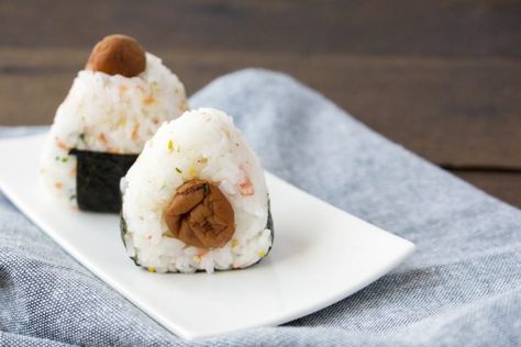 Japanese Pickles, Japanese Food Traditional, Pork Recipes Easy, Simple Muffin Recipe, Rice Ball, Popular Snacks, Easy Pork, Pork Tenderloin Recipes, Rice Balls