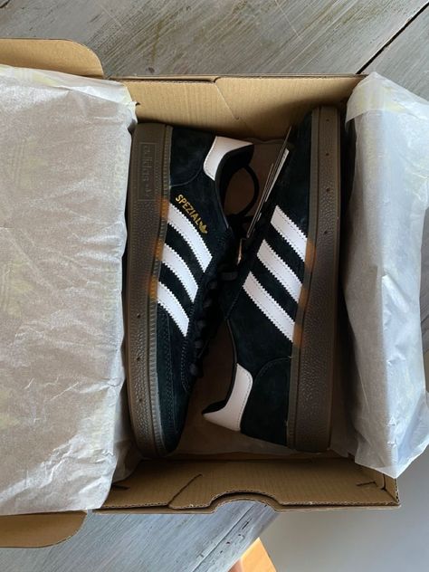 Adidas Specials, Adidas Spezial Black, Snicker Shoes, Black Adidas Shoes, Black Tennis Shoes, Adidas Sambas, Kicks Shoes, Shoes Outfit Fashion, Adidas Spezial