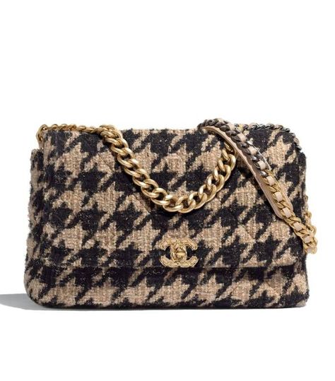 Chanel 19 Maxi Flap Bag Chanel Handbags Tote, Chanel 19, Chanel Store, Chanel Tweed, Chanel Flap Bag, Fall Collection, 가을 패션, Chain Shoulder Bag, Shopping Tote