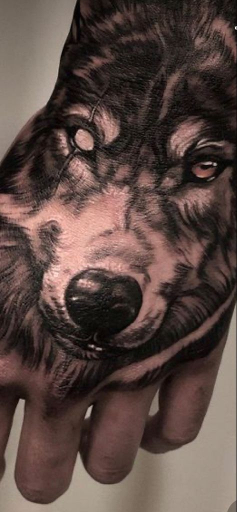 Female Hand Tattoo, Left Hand Tattoo, Best Tattoos For Men, Tattoo Main, Fenrir Tattoo, Hand Tattoo Designs, Tiger Tattoo Sleeve, Wolf Tattoos Men, Men Back