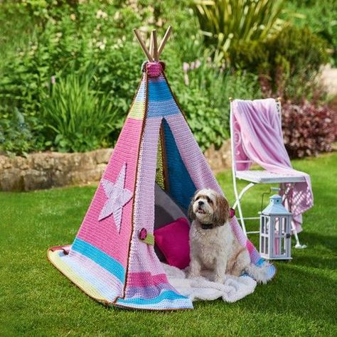 A Simply Crochet favourite – this fab big star Play tent crochet pattern by Sara Huntington will give kids and pets somewhere to play while you relax in the garden... probably with some crochet in hand! Teepee Pattern, Kids Tent, Faux Cactus, Crochet Garden, Simply Crochet, Garden Bags, Crochet Kids, Teepee Kids, Summer Garden Party